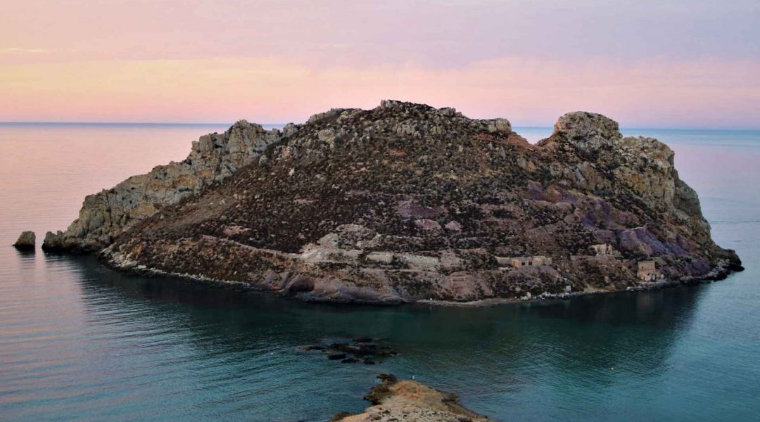 imagem-destacada-a-ilha-espanhola-que-foi-preservada-por-um-jovem-escoces